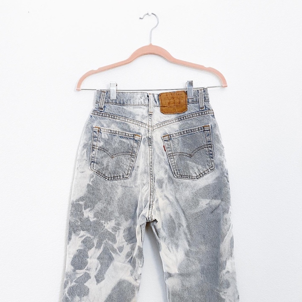 Vintage Bleached light wash Levi’s mom jeans